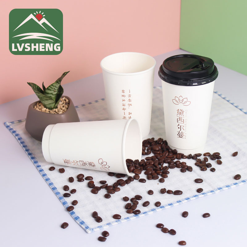 Mga tasa sa papel alang sa takeaway nga kape