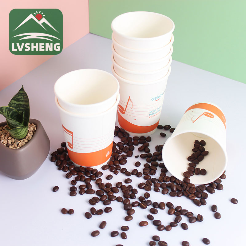 Single nga mga tasa sa kape sa bungbong